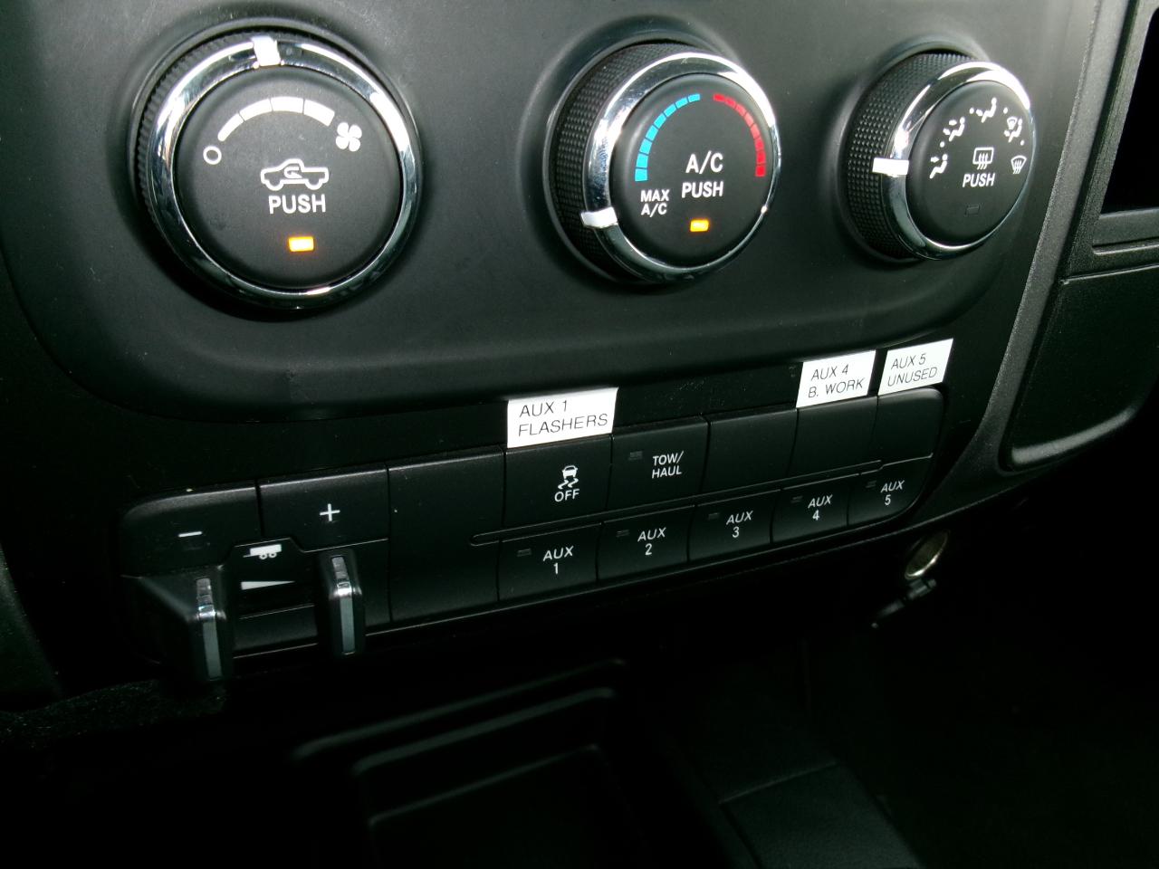 RAM 2500 4WD Reg Cab 140.5" Tradesman 2016