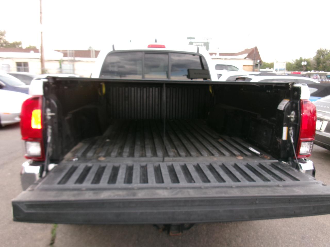 Toyota Tacoma 4WD SR5 Double Cab 6' Bed V6 AT (Natl) 2021