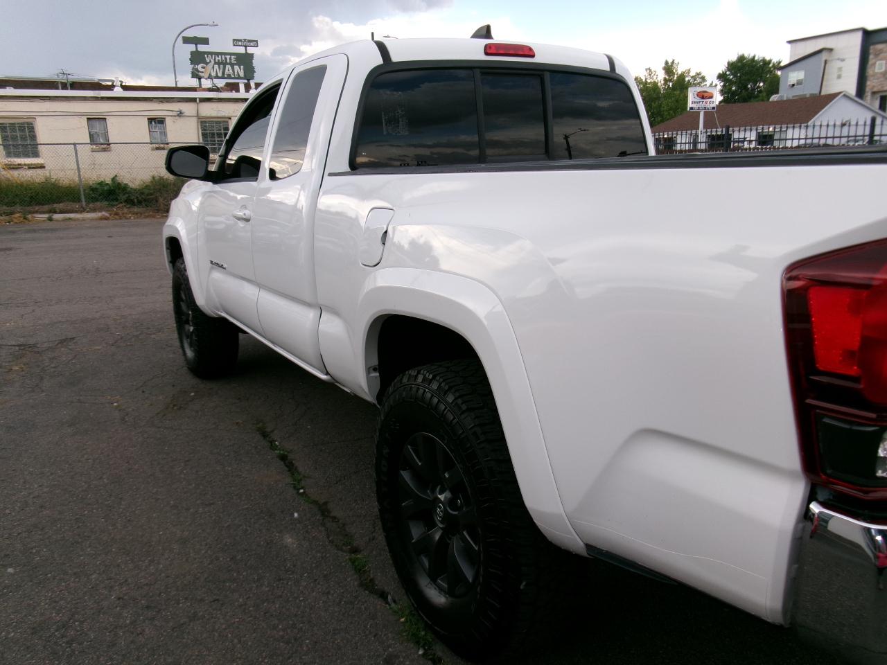 Toyota Tacoma 4WD SR5 Double Cab 6' Bed V6 AT (Natl) 2021