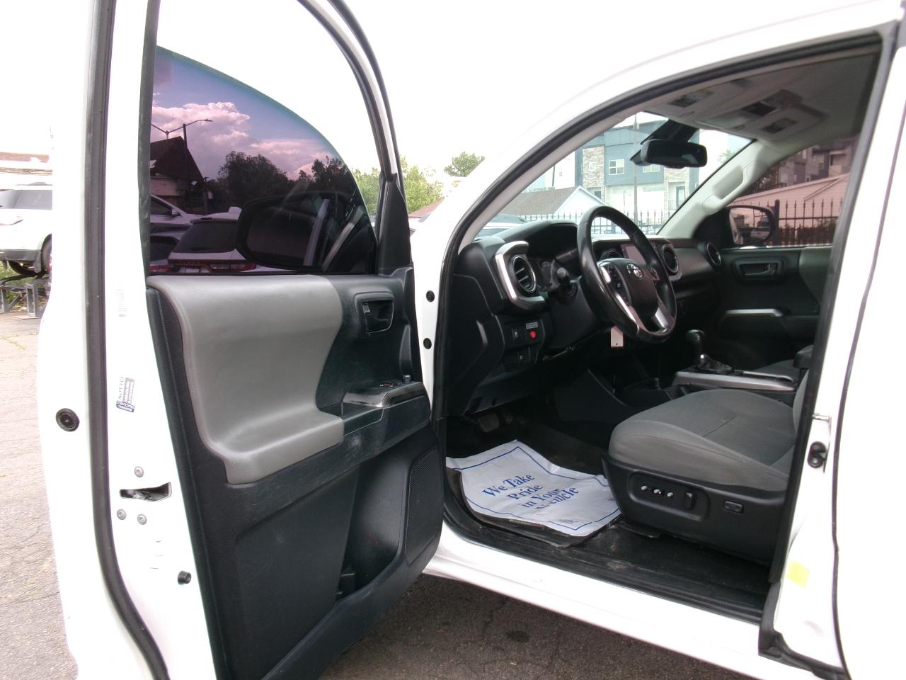 Toyota Tacoma 4WD SR5 Double Cab 6' Bed V6 AT (Natl) 2021