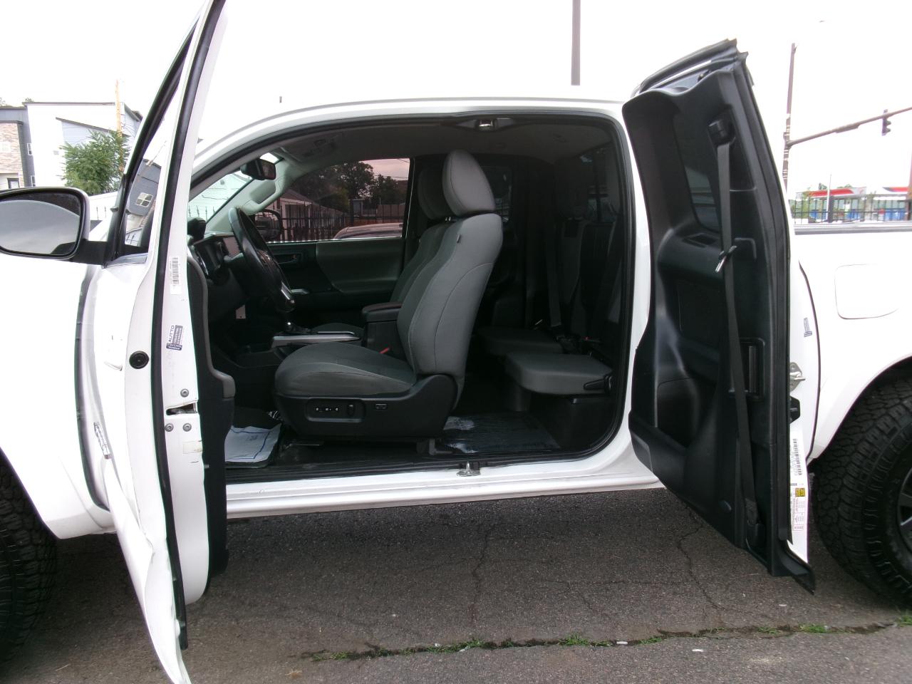 Toyota Tacoma 4WD SR5 Double Cab 6' Bed V6 AT (Natl) 2021