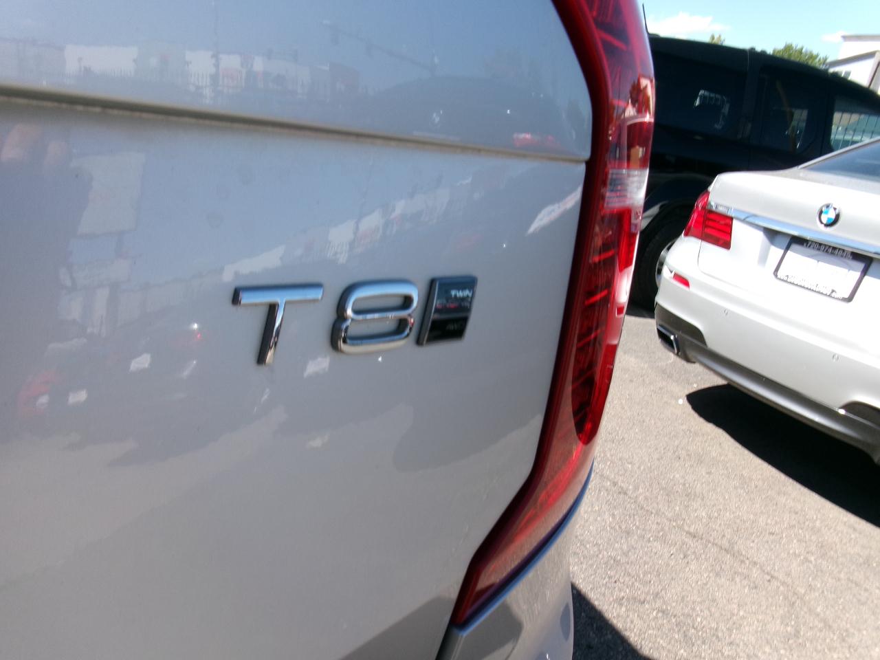 Volvo XC90 T8 eAWD Plug-In Hybrid Momentum 7 Passenger 2020
