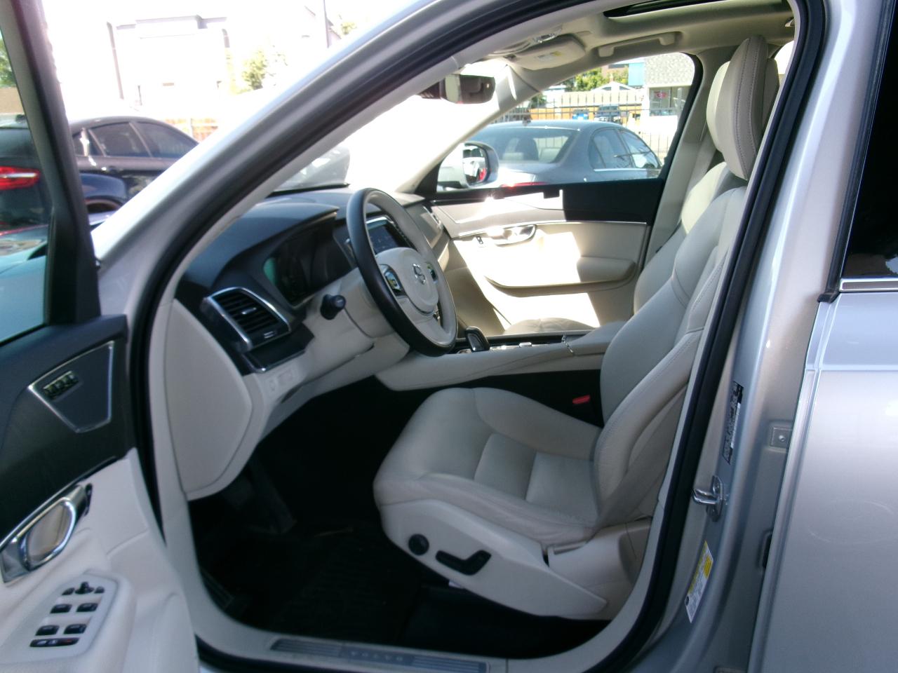 Volvo XC90 T8 eAWD Plug-In Hybrid Momentum 7 Passenger 2020