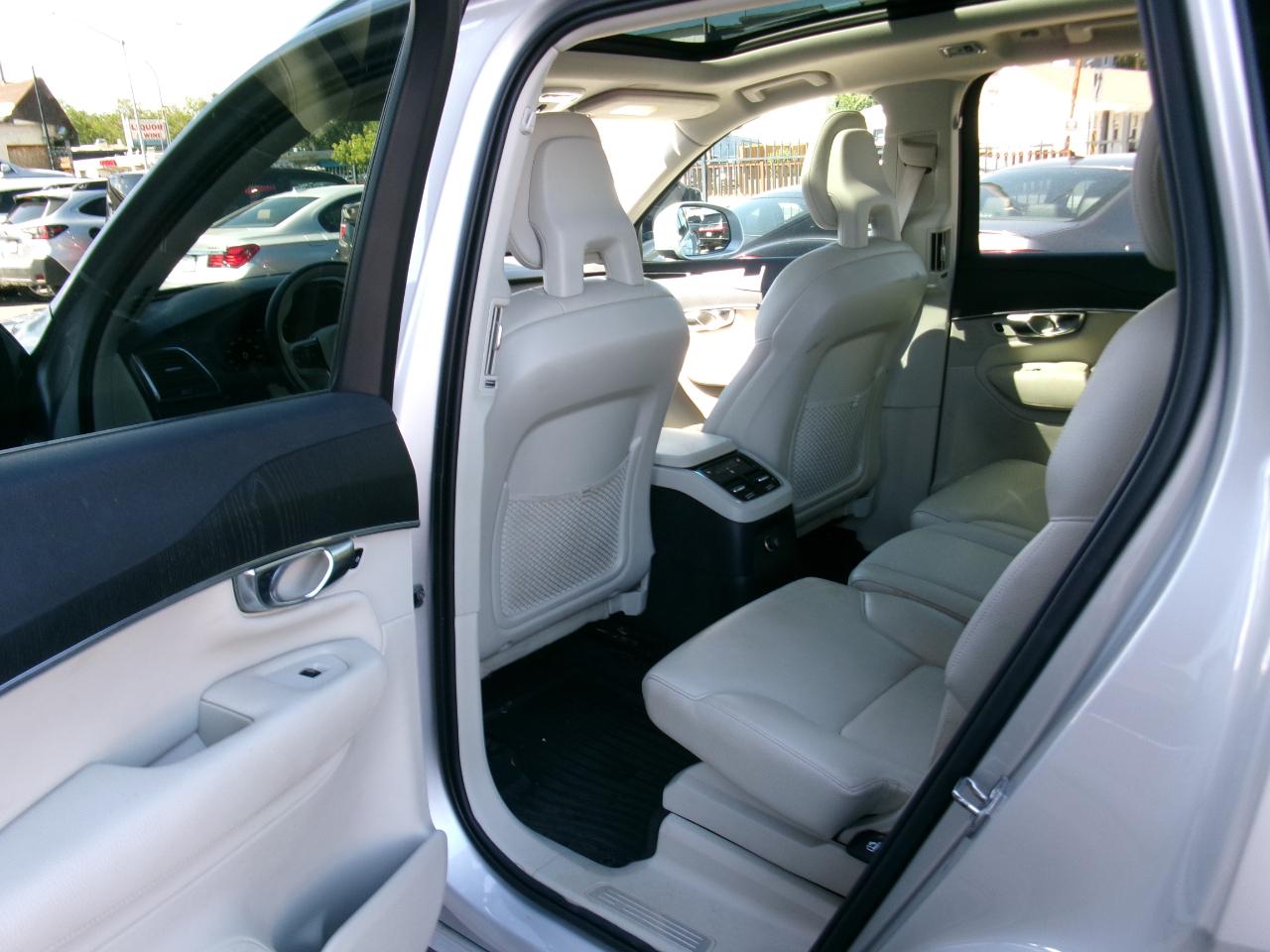 Volvo XC90 T8 eAWD Plug-In Hybrid Momentum 7 Passenger 2020