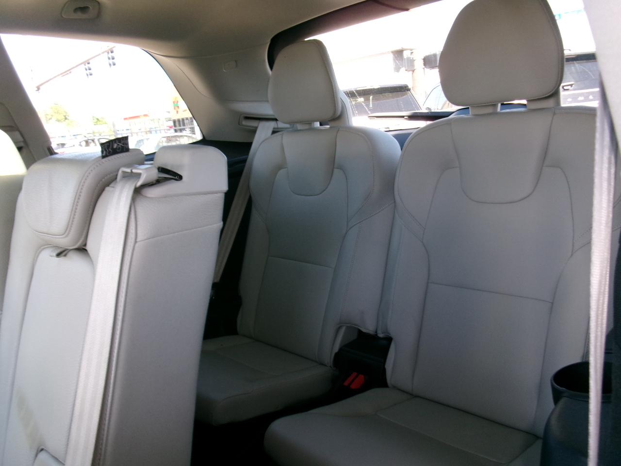 Volvo XC90 T8 eAWD Plug-In Hybrid Momentum 7 Passenger 2020