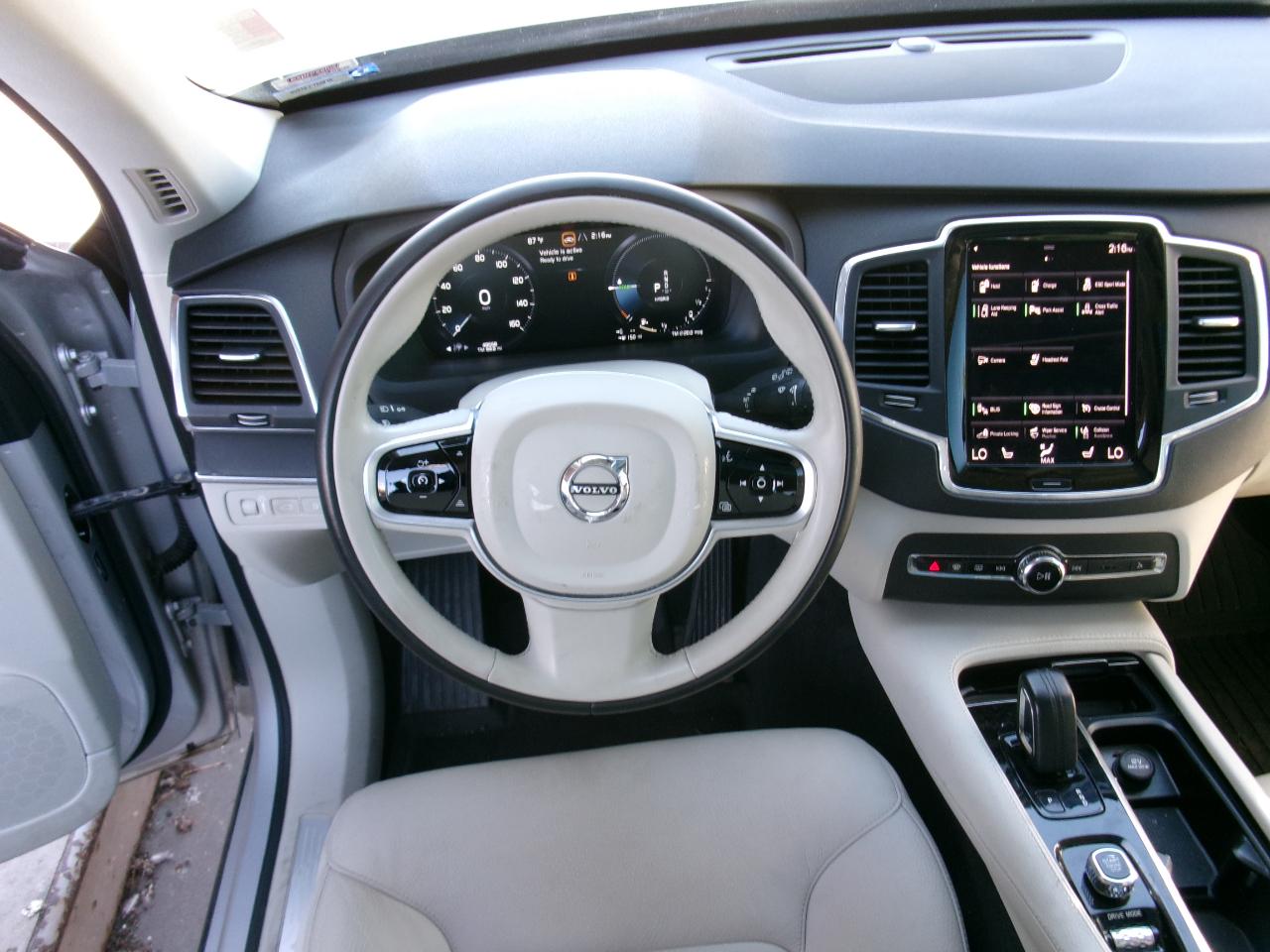 Volvo XC90 T8 eAWD Plug-In Hybrid Momentum 7 Passenger 2020