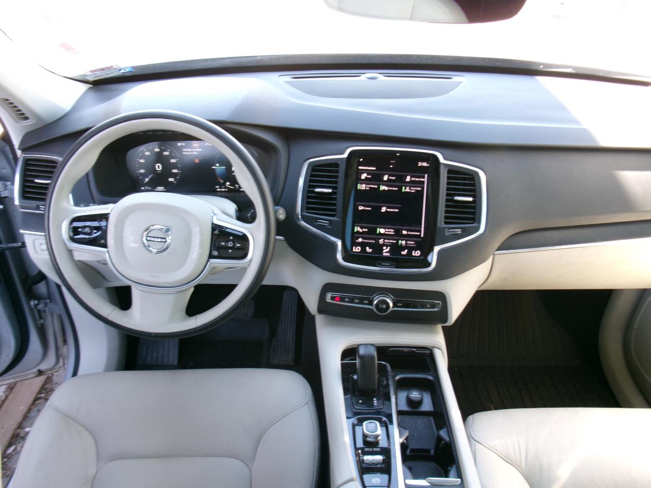 Volvo XC90 T8 eAWD Plug-In Hybrid Momentum 7 Passenger 2020