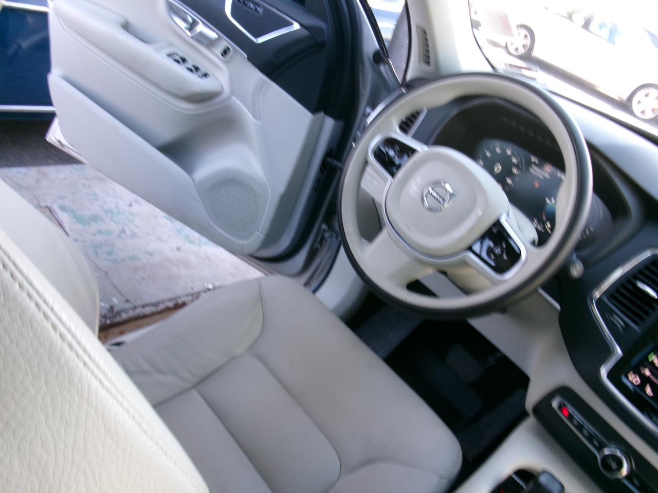 Volvo XC90 T8 eAWD Plug-In Hybrid Momentum 7 Passenger 2020