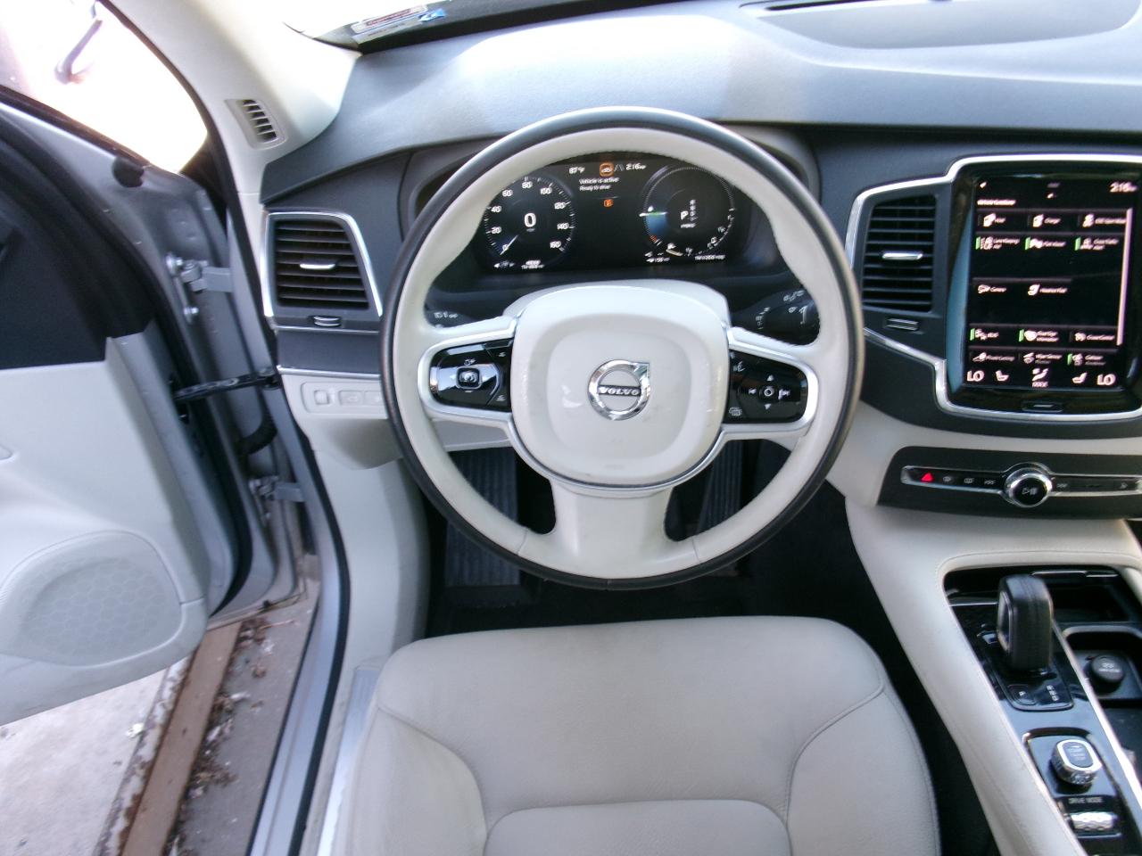 Volvo XC90 T8 eAWD Plug-In Hybrid Momentum 7 Passenger 2020