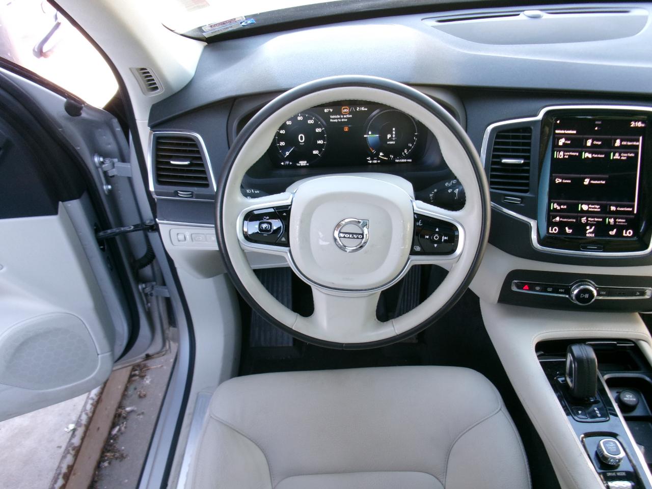 Volvo XC90 T8 eAWD Plug-In Hybrid Momentum 7 Passenger 2020