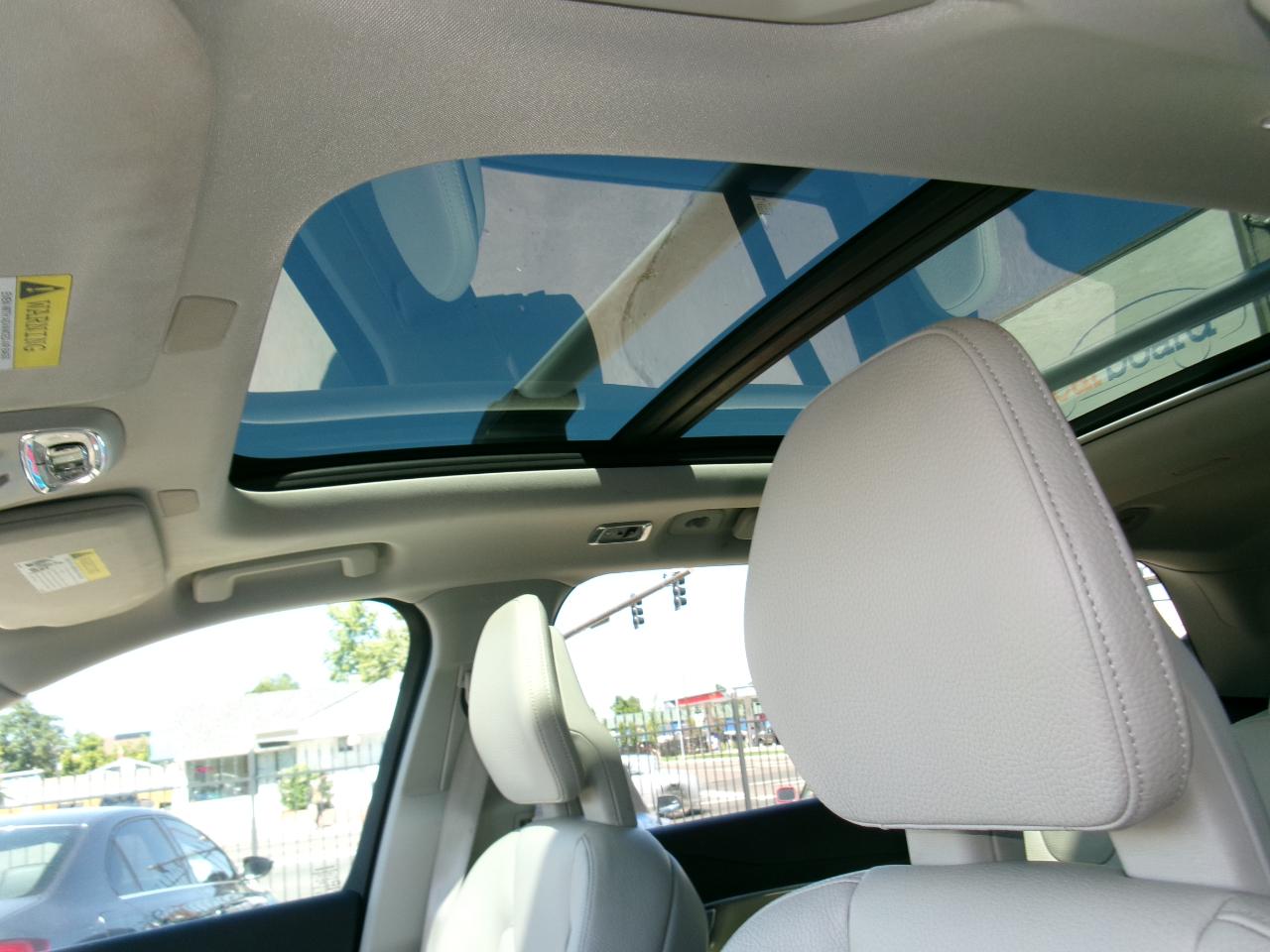 Volvo XC90 T8 eAWD Plug-In Hybrid Momentum 7 Passenger 2020