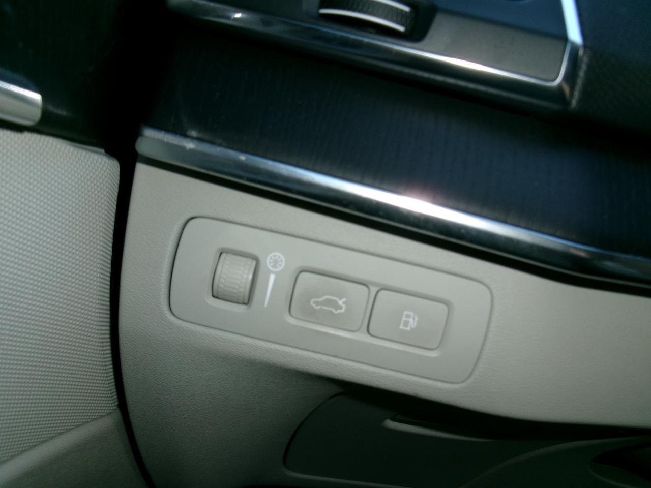 Volvo XC90 T8 eAWD Plug-In Hybrid Momentum 7 Passenger 2020