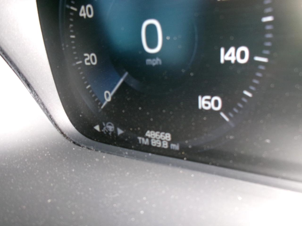 Volvo XC90 T8 eAWD Plug-In Hybrid Momentum 7 Passenger 2020