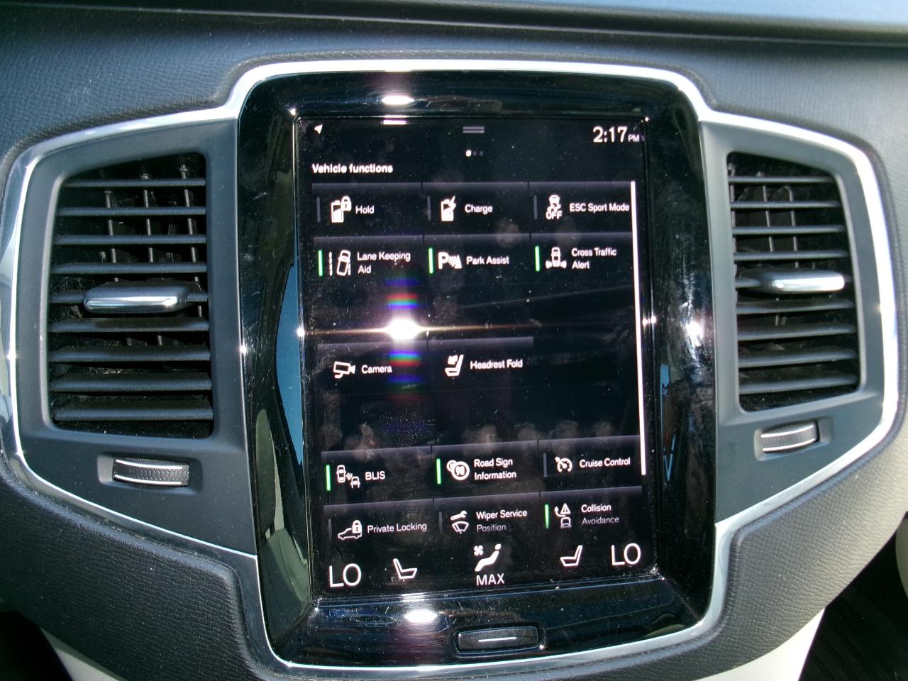 Volvo XC90 T8 eAWD Plug-In Hybrid Momentum 7 Passenger 2020