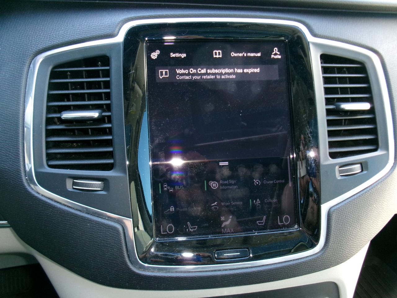 Volvo XC90 T8 eAWD Plug-In Hybrid Momentum 7 Passenger 2020