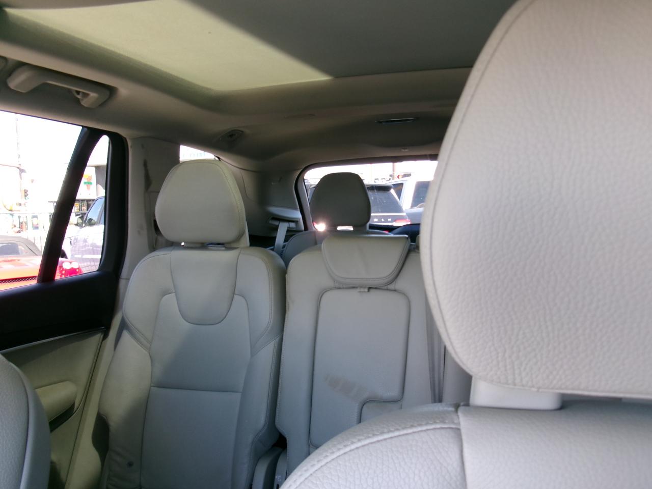 Volvo XC90 T8 eAWD Plug-In Hybrid Momentum 7 Passenger 2020