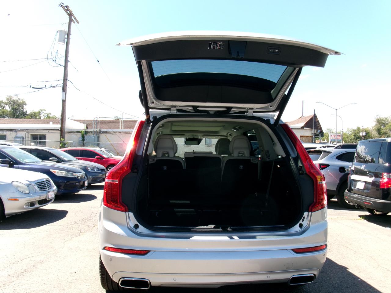 Volvo XC90 T8 eAWD Plug-In Hybrid Momentum 7 Passenger 2020