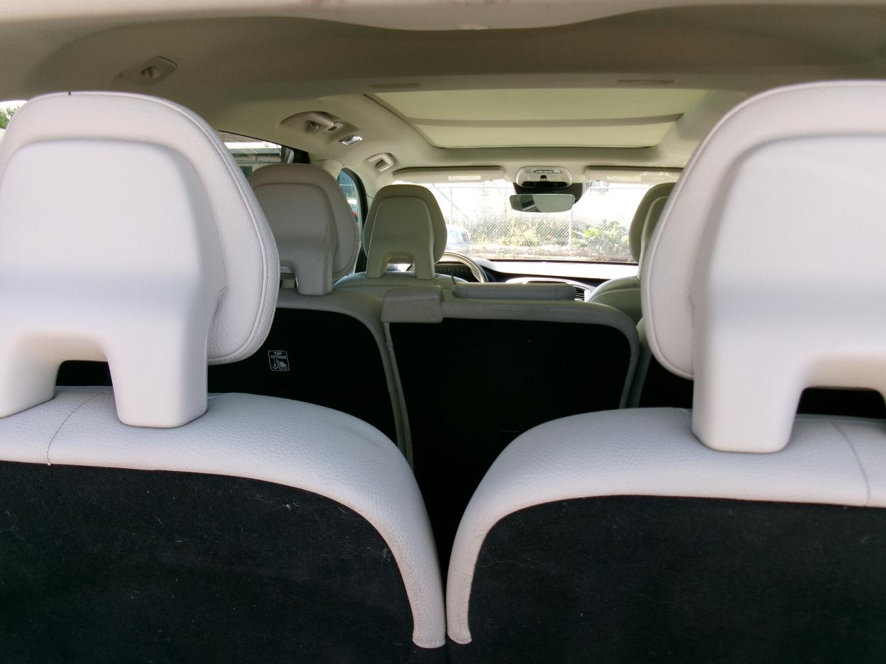 Volvo XC90 T8 eAWD Plug-In Hybrid Momentum 7 Passenger 2020
