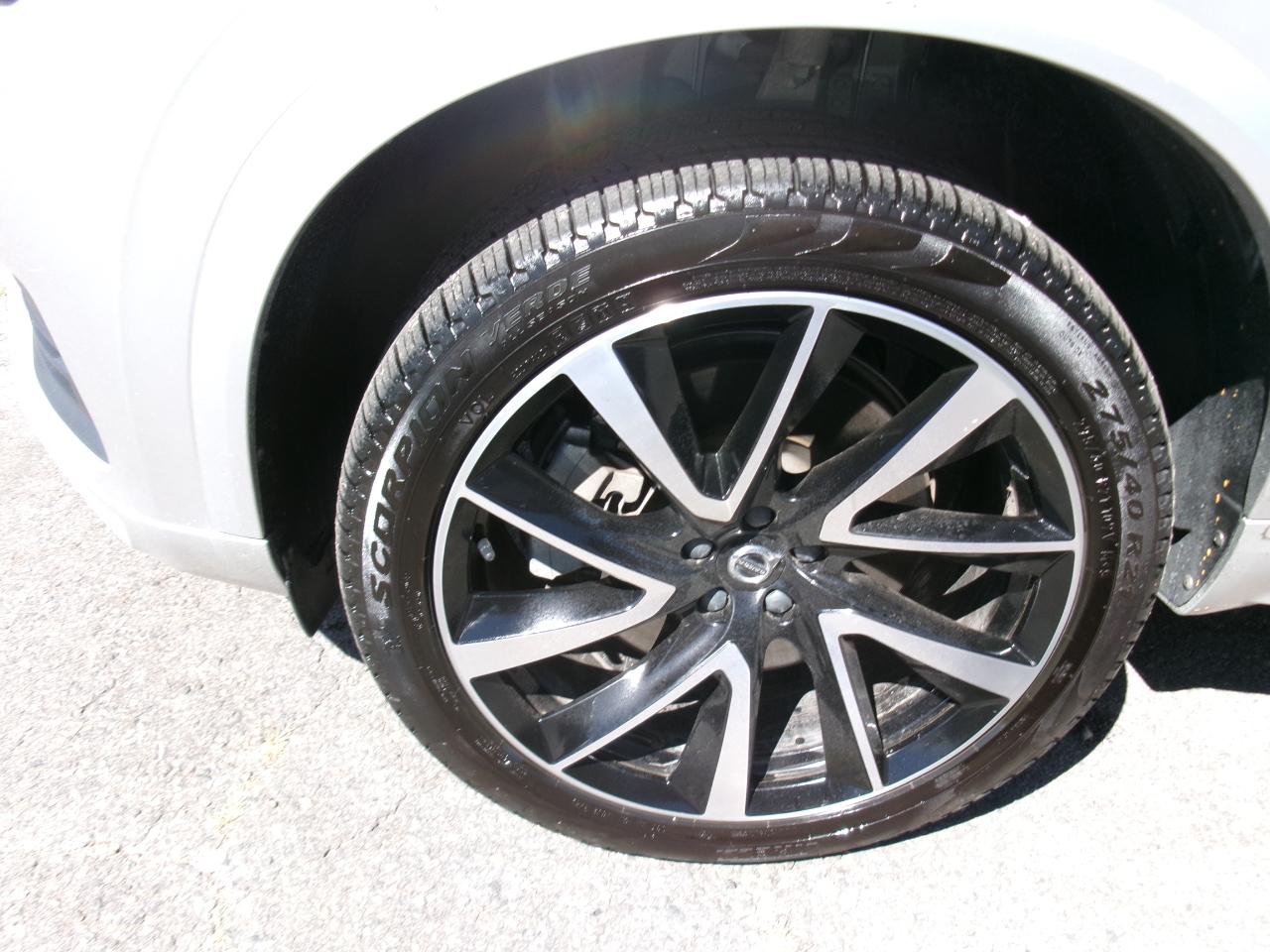 Volvo XC90 T8 eAWD Plug-In Hybrid Momentum 7 Passenger 2020