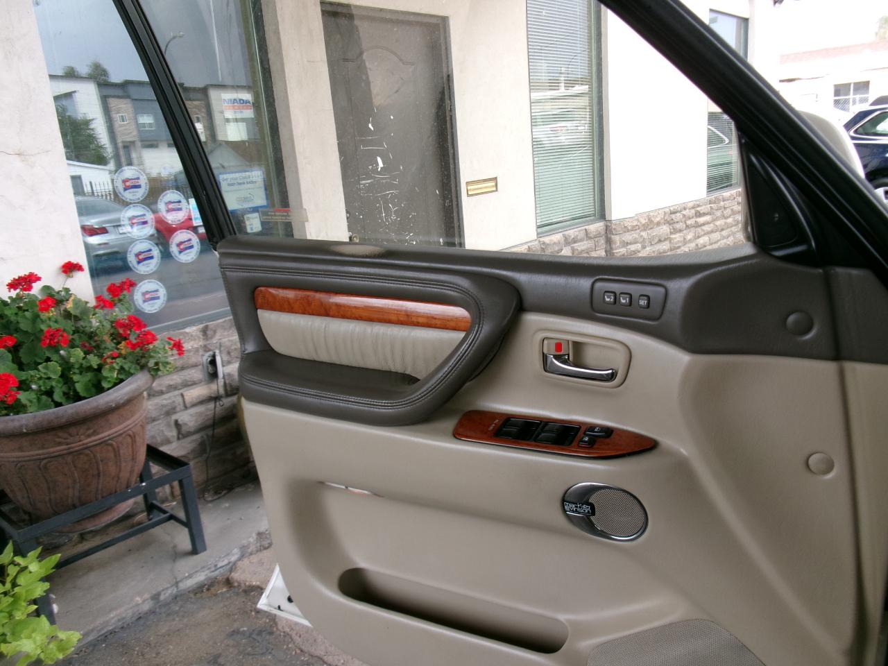 Lexus LX 470 4dr SUV 2003