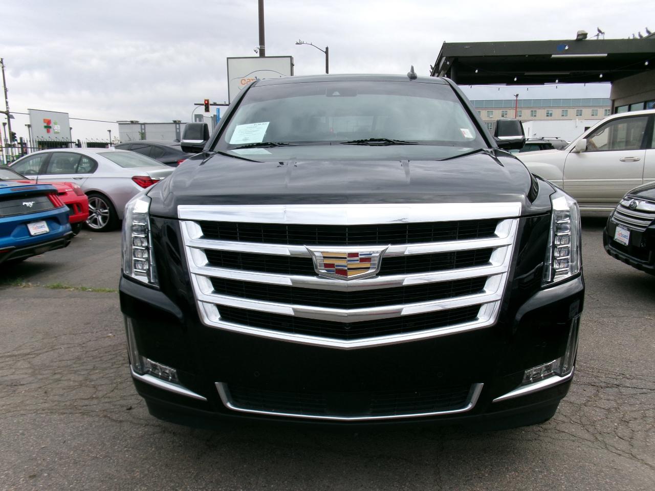 Cadillac Escalade photo 2