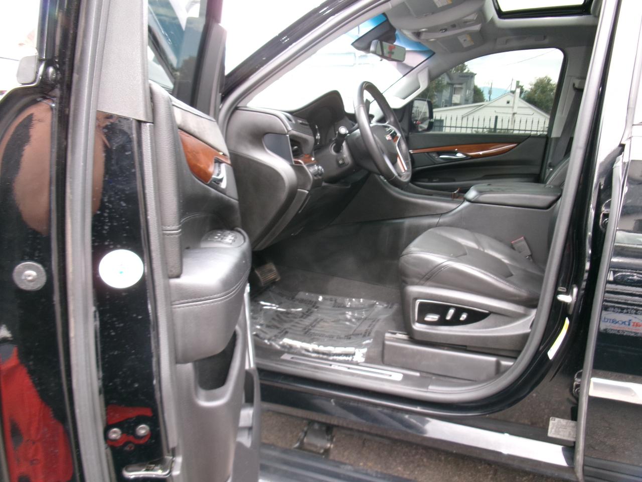 Cadillac Escalade photo 13