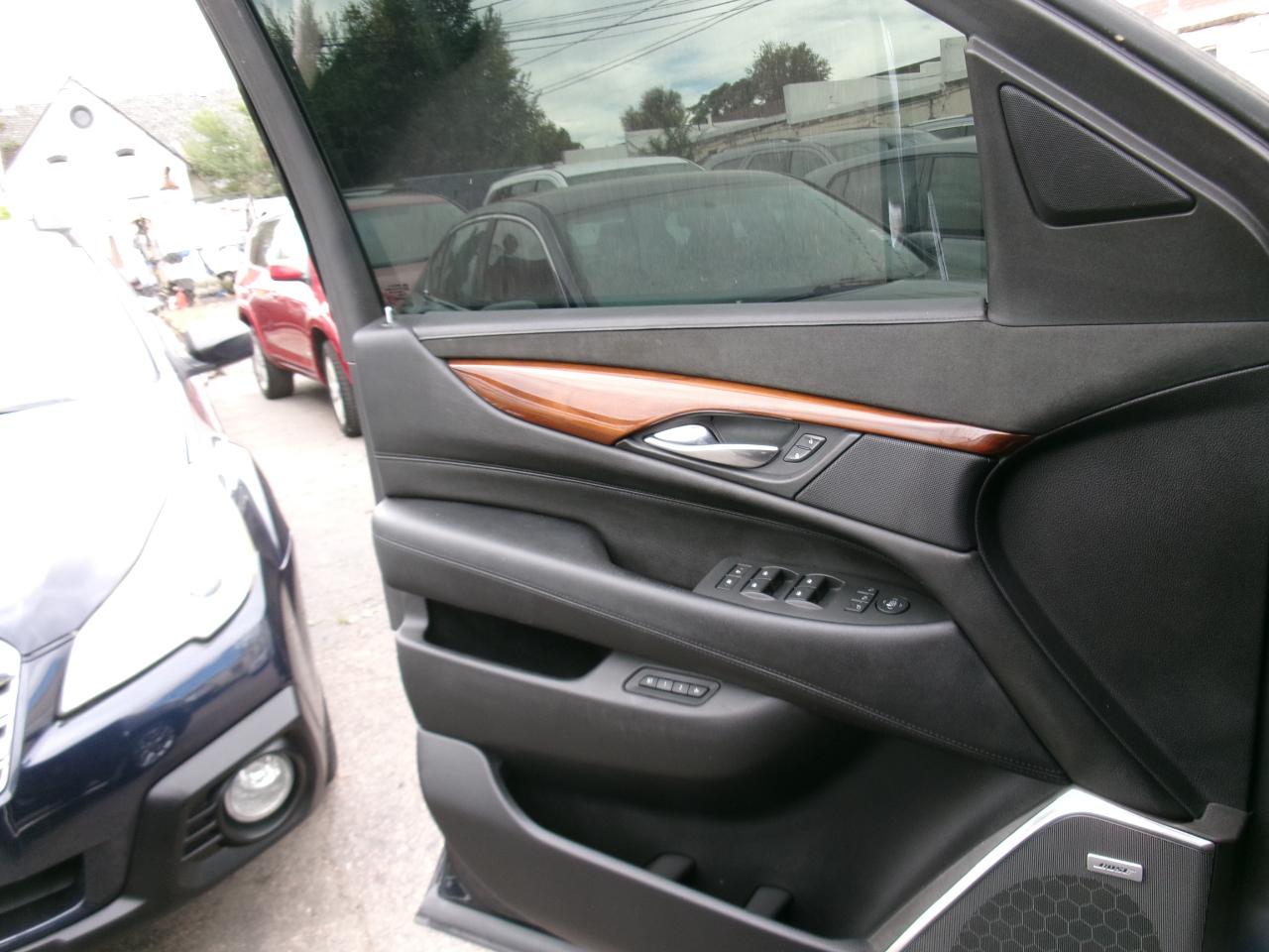 Cadillac Escalade photo 14