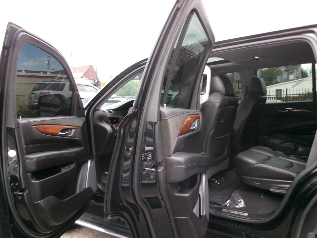 Cadillac Escalade photo 12