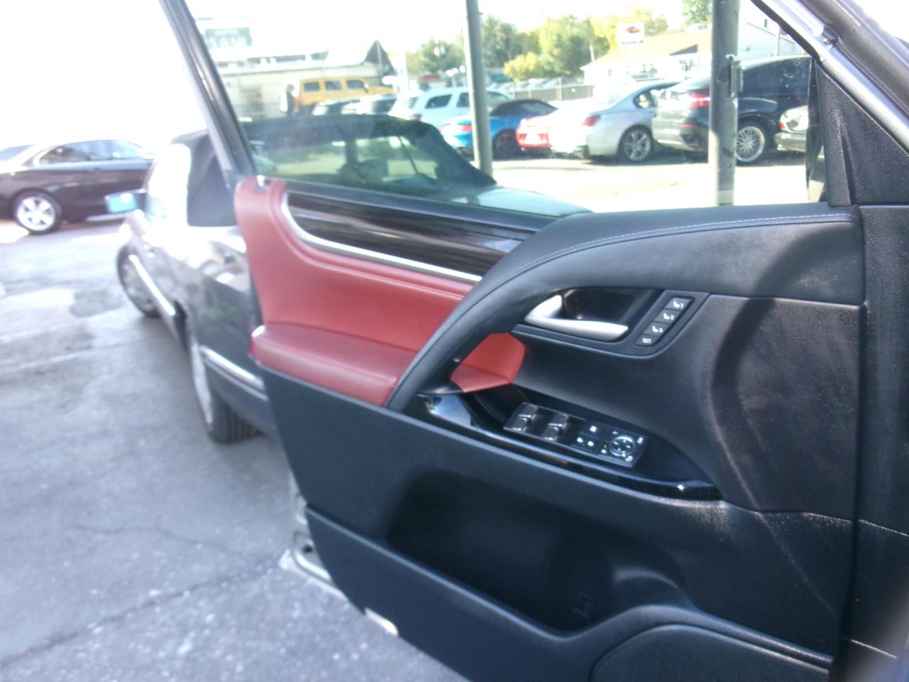 Lexus LX LX 570 Two Row 4WD 2020