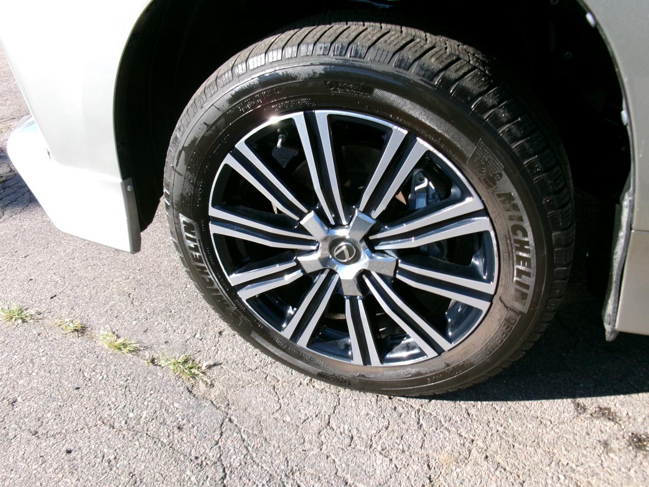 Lexus LX LX 570 Two Row 4WD 2020