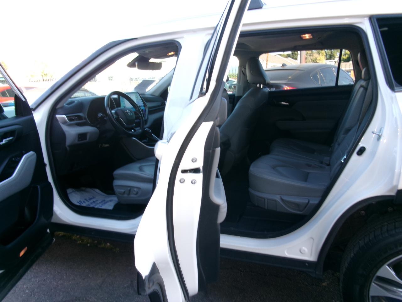Toyota Highlander XLE AWD (Natl) 2021