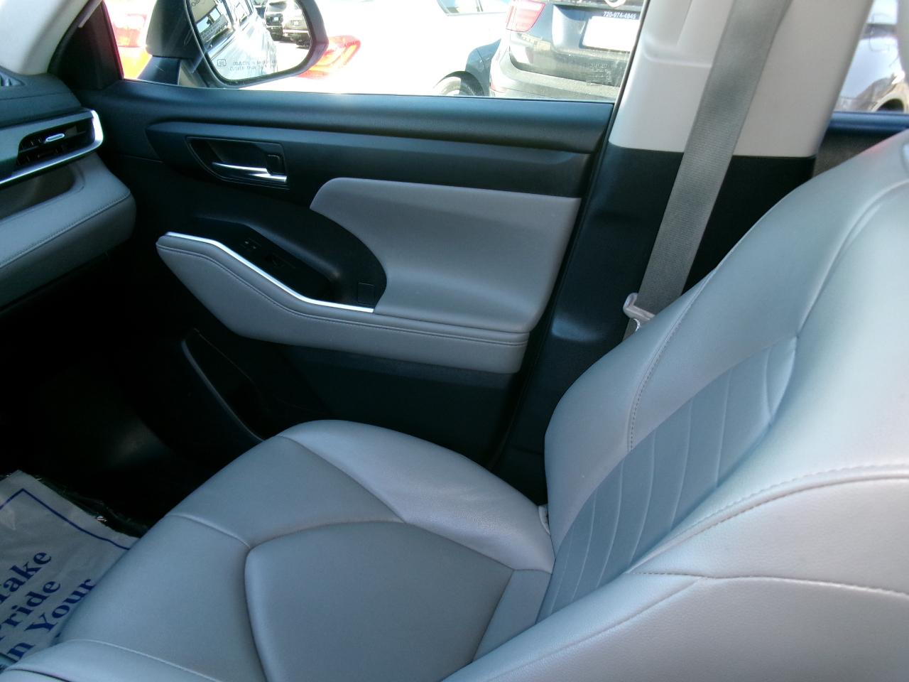 Toyota Highlander XLE AWD (Natl) 2021
