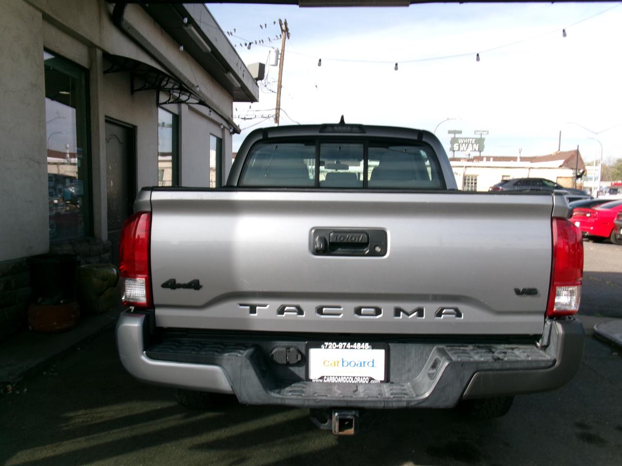 Toyota Tacoma TRD Off Road Double Cab 5' Bed V6 4x4 MT (Natl) 2017