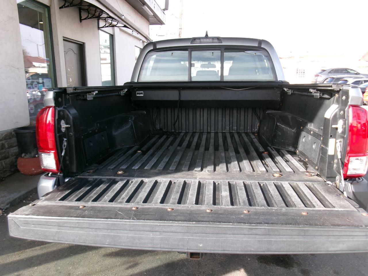Toyota Tacoma TRD Off Road Double Cab 5' Bed V6 4x4 MT (Natl) 2017