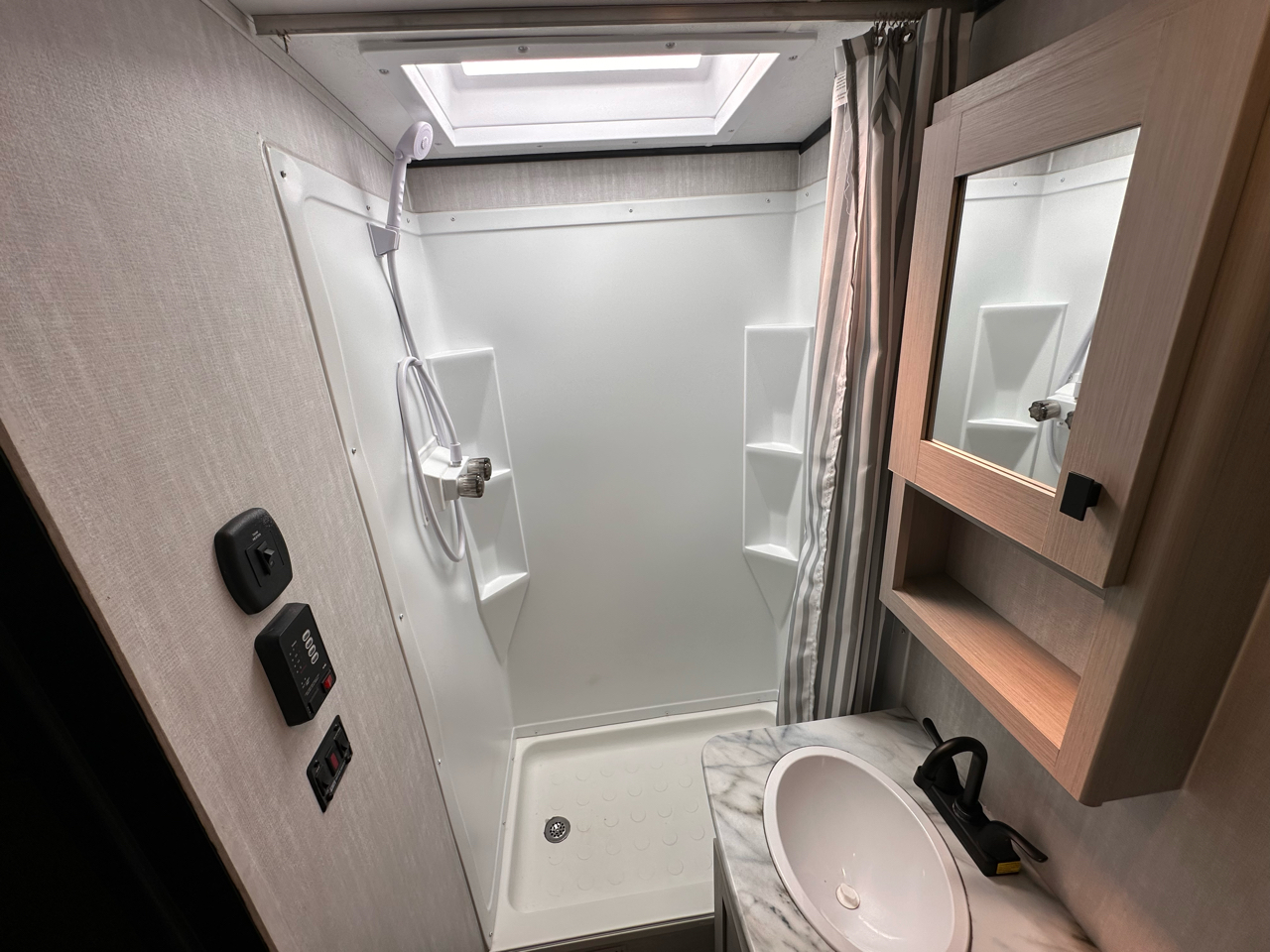 Coachmen Apex  2024 Coachmen Apex  2024