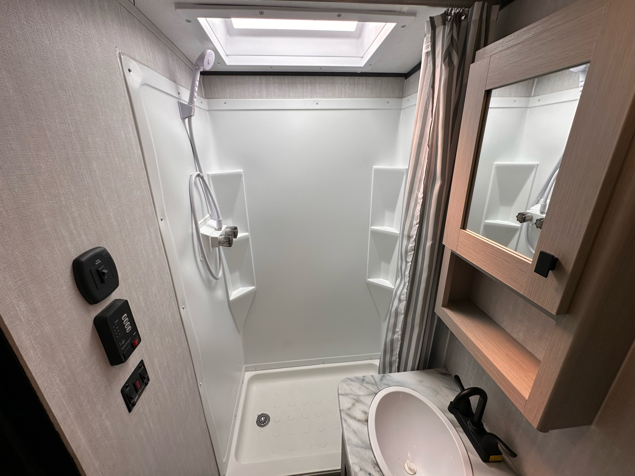 Coachmen Apex  2024 Coachmen Apex  2024