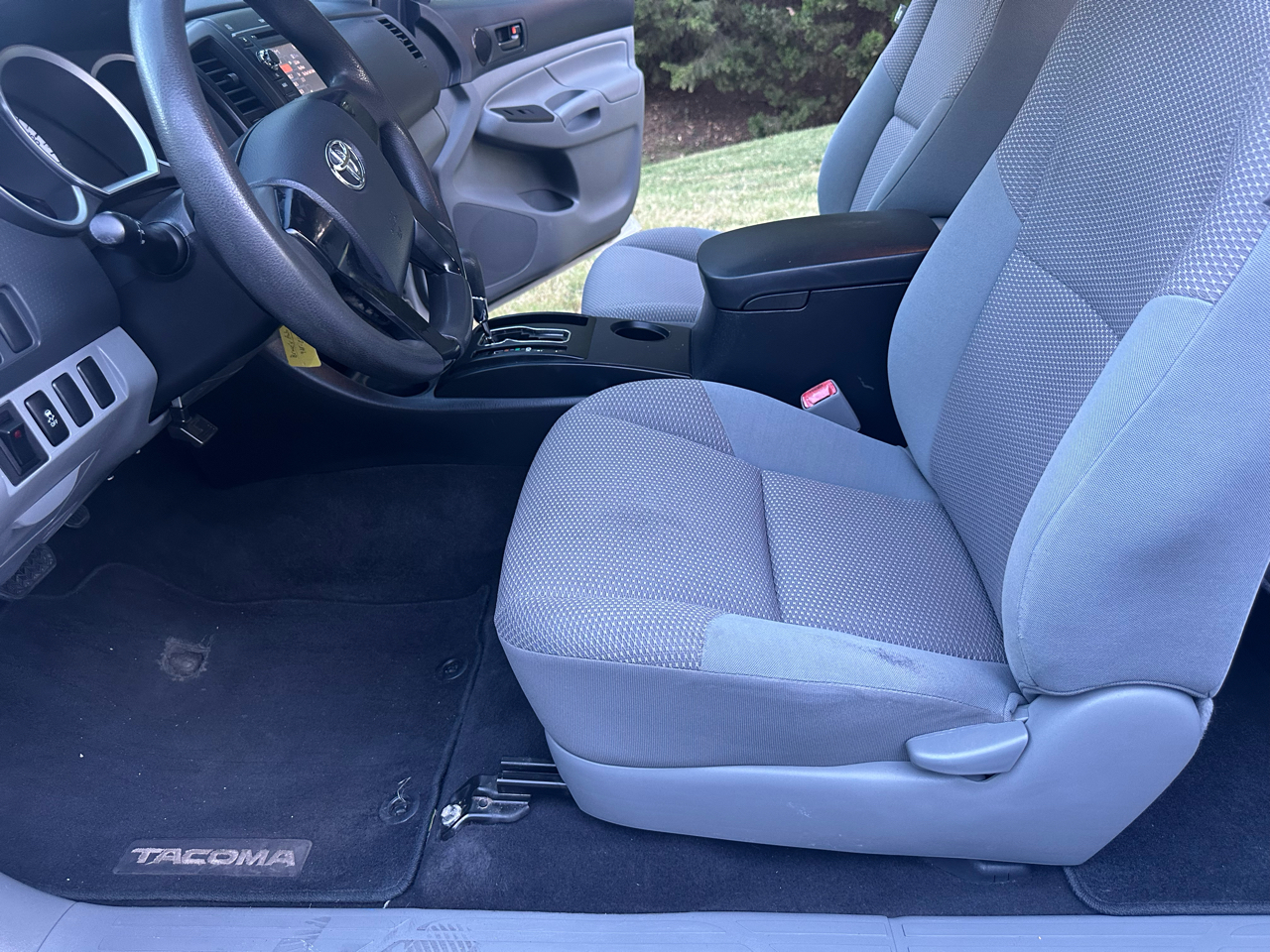 2013 Toyota Tacoma Access Cab photo 2
