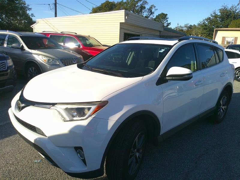 Toyota RAV4 XLE FWD 2017