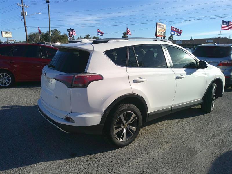 Toyota RAV4 XLE FWD 2017