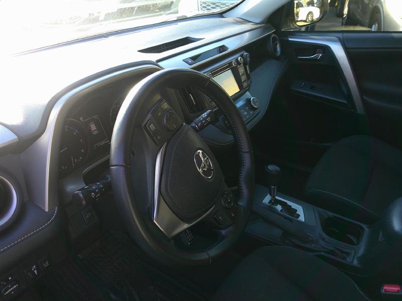 Toyota RAV4 XLE FWD 2017