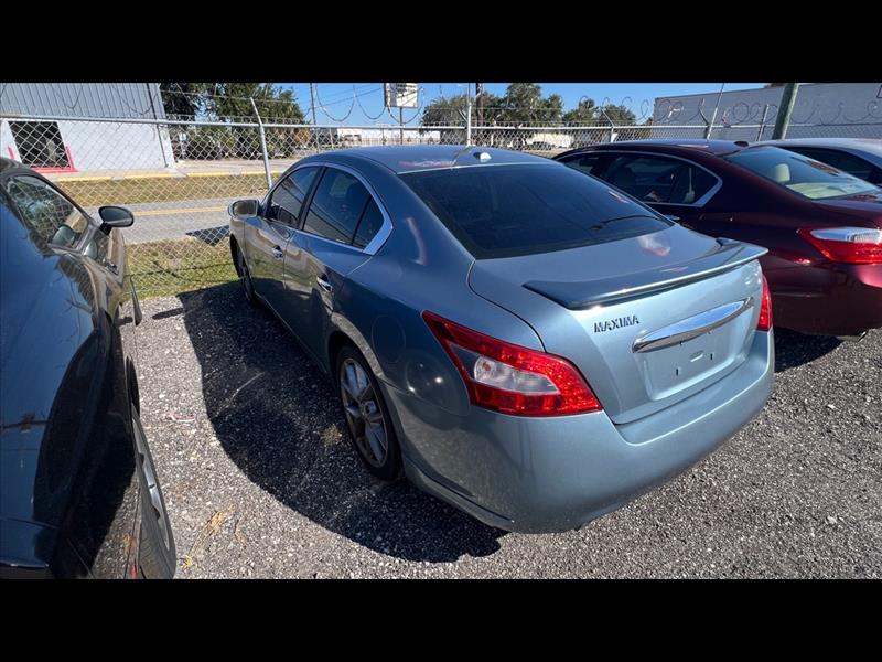 Nissan Maxima S 2011