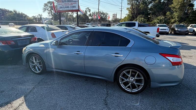 Nissan Maxima S 2011