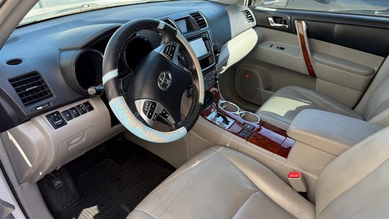 Toyota Highlander Limited 2WD 2013