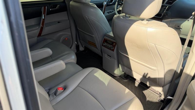 Toyota Highlander Limited 2WD 2013