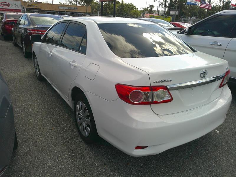 Toyota Corolla S 5-Speed MT 2012