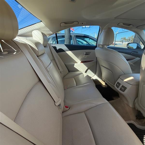 Lexus ES 350 Sedan 2012