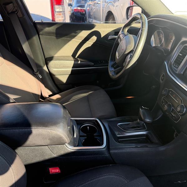 Dodge Charger SE 2015