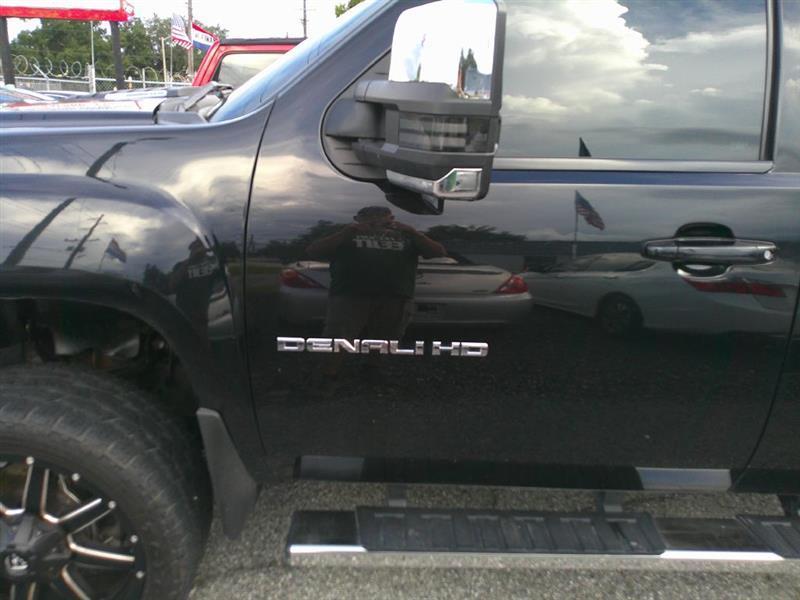 GMC Sierra 2500HD Denali Crew Cab 4WD 2011