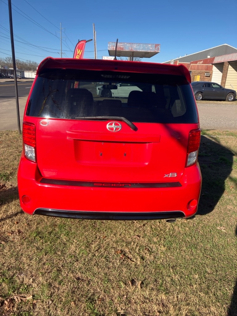 Scion xB 5-Door Wagon 5-Spd MT 2013