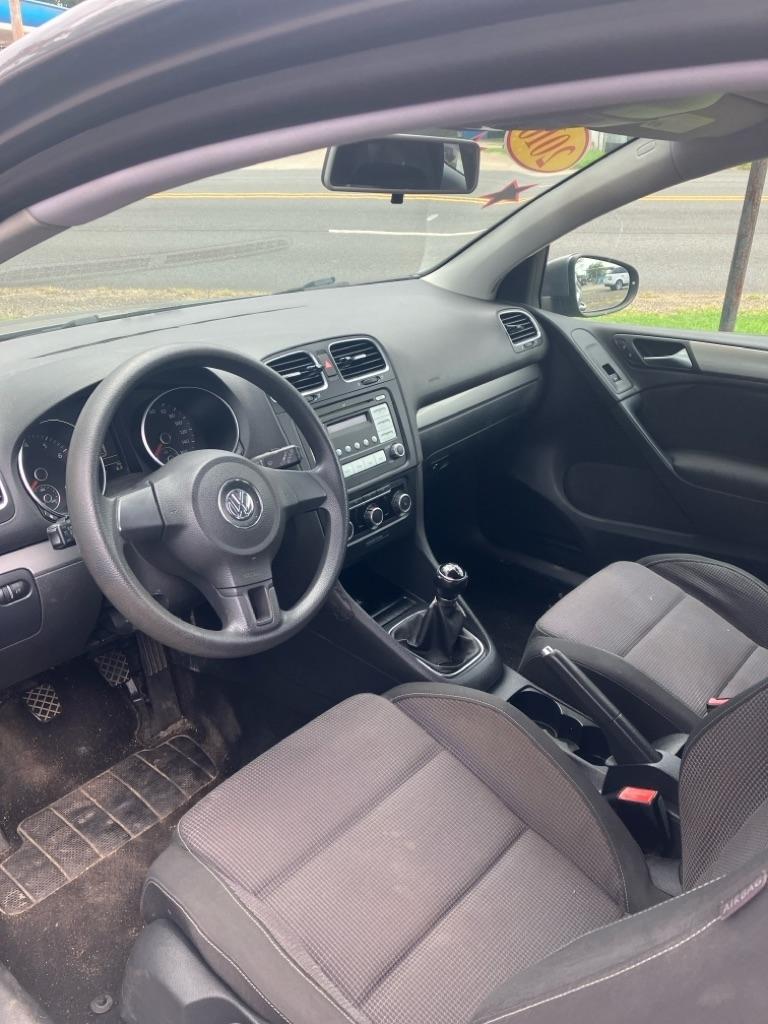 Volkswagen Golf 2.5L 2-Door 2010